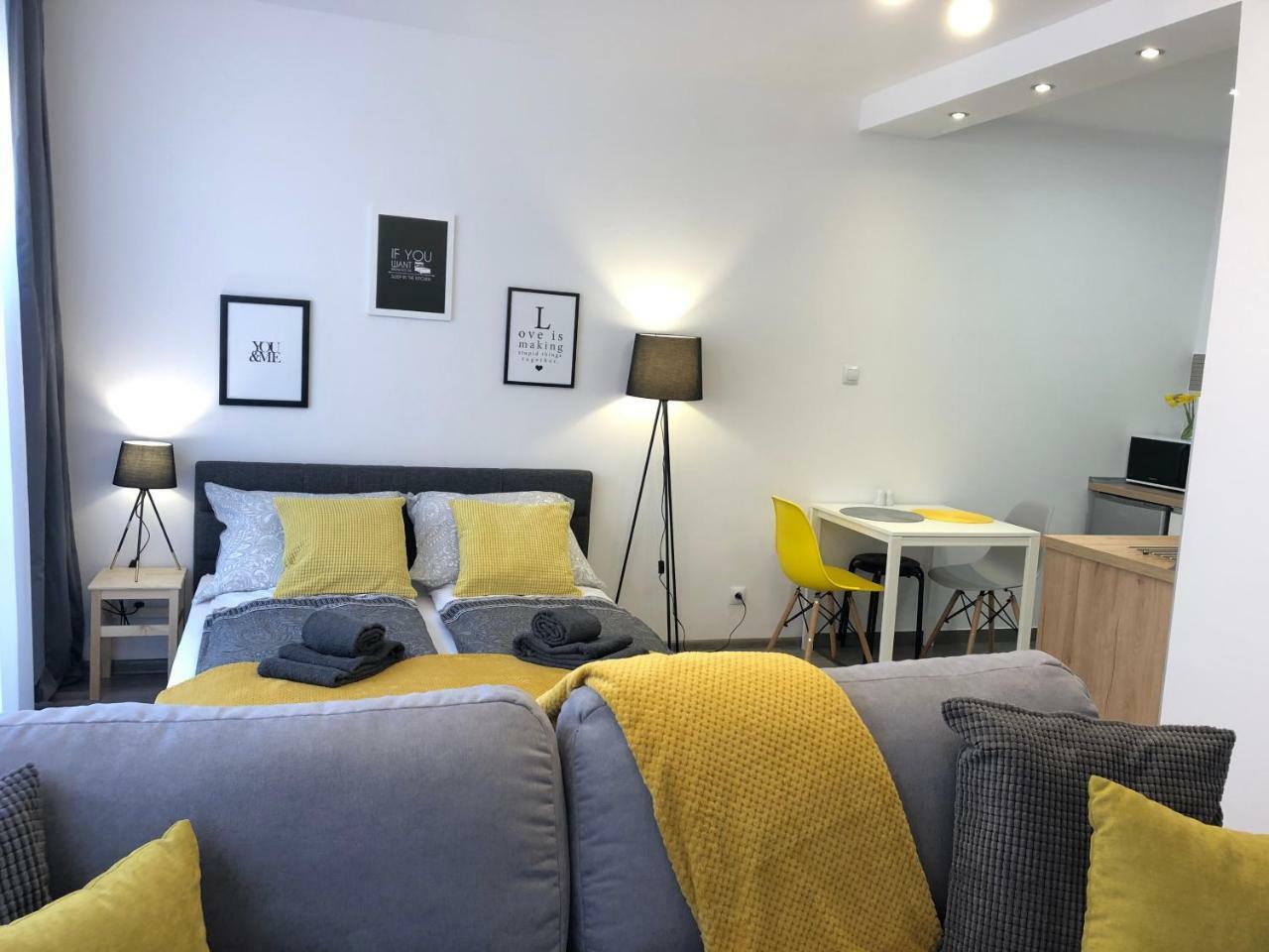 Apartament Szczesliwa 13 - Plac Ratuszowy Еленя-Гура Экстерьер фото