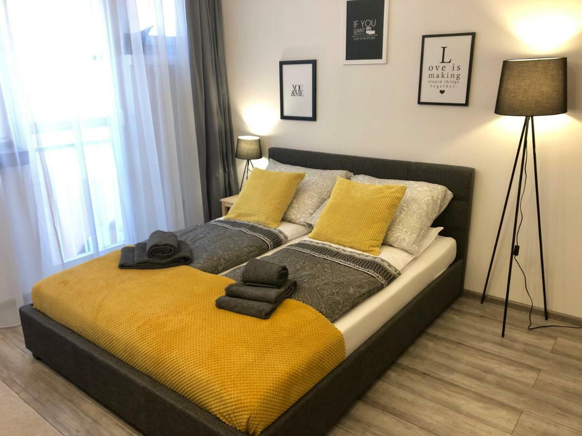 Apartament Szczesliwa 13 - Plac Ratuszowy Еленя-Гура Экстерьер фото